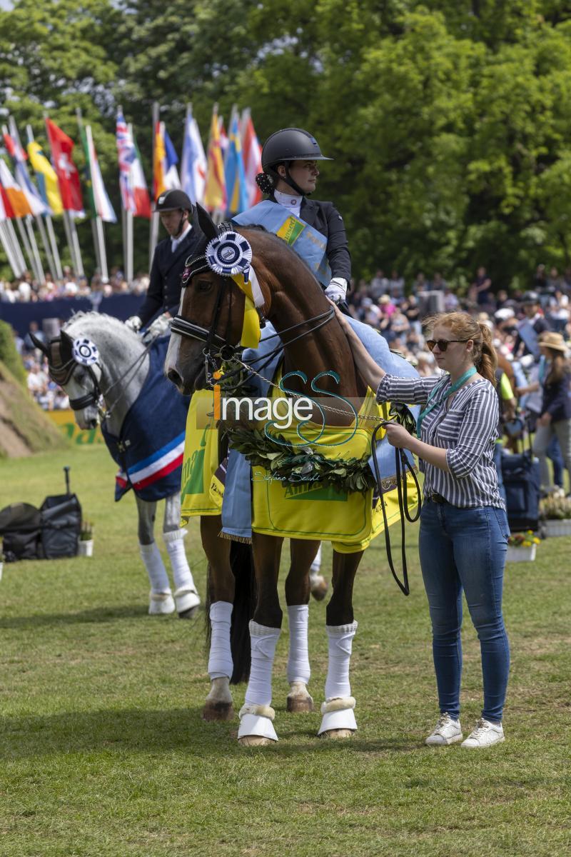 dressage PrizeGiving_Hamburg_20240512_SS350405.jpg